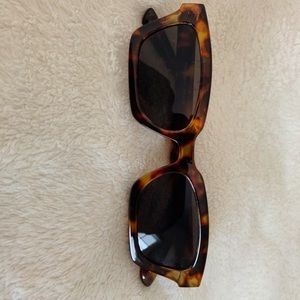 brown square tortoise shell sunglasses🤎